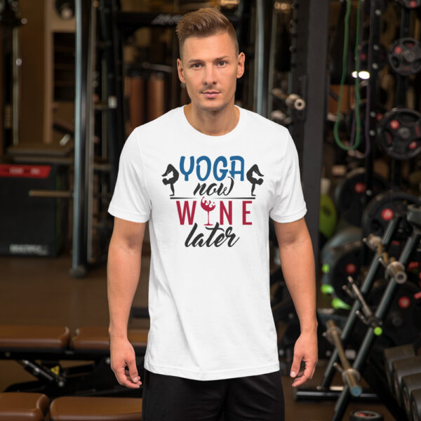 Yoga now Wine later Herren T-Shirt – Bild 2