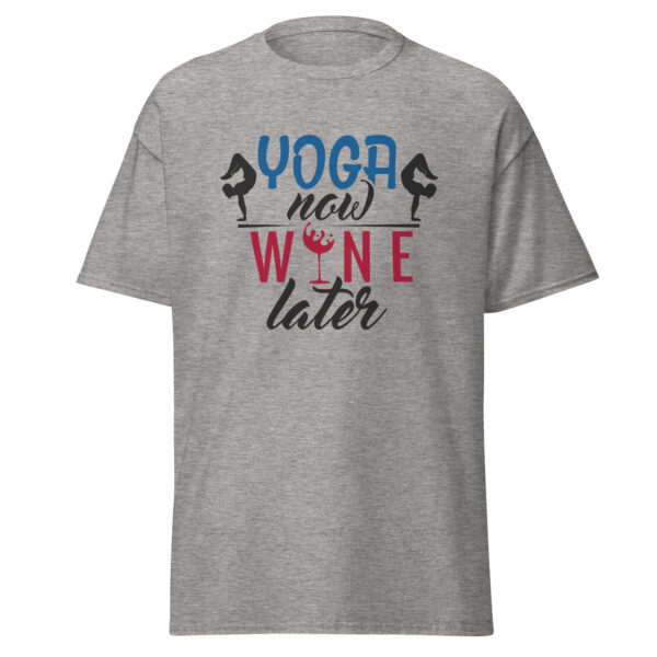 Yoga now Wine later Herren T-Shirt – Bild 4