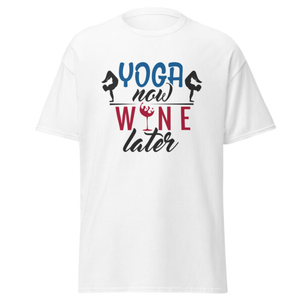Yoga now Wine later Herren T-Shirt – Bild 3